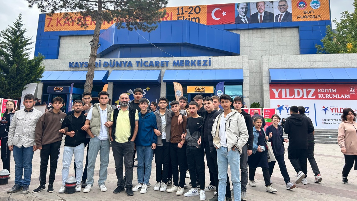 7.  Kayseri Kitap Fuarını ziyaret ettik